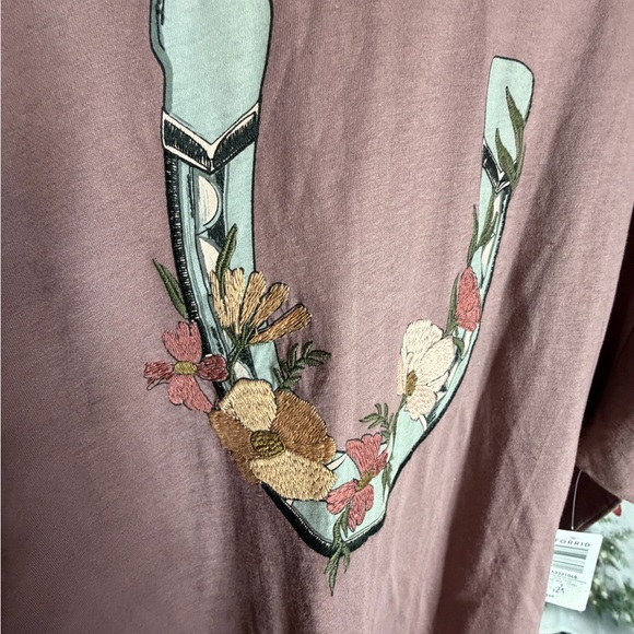 Torrid Horseshoe Floral Embroidered Oversized Cotton T-Shirt Rose Taupe Size 1X - Picture 3 of 4